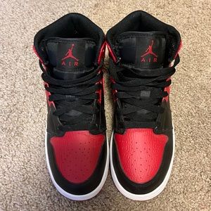 Jordan 1 banned mids.